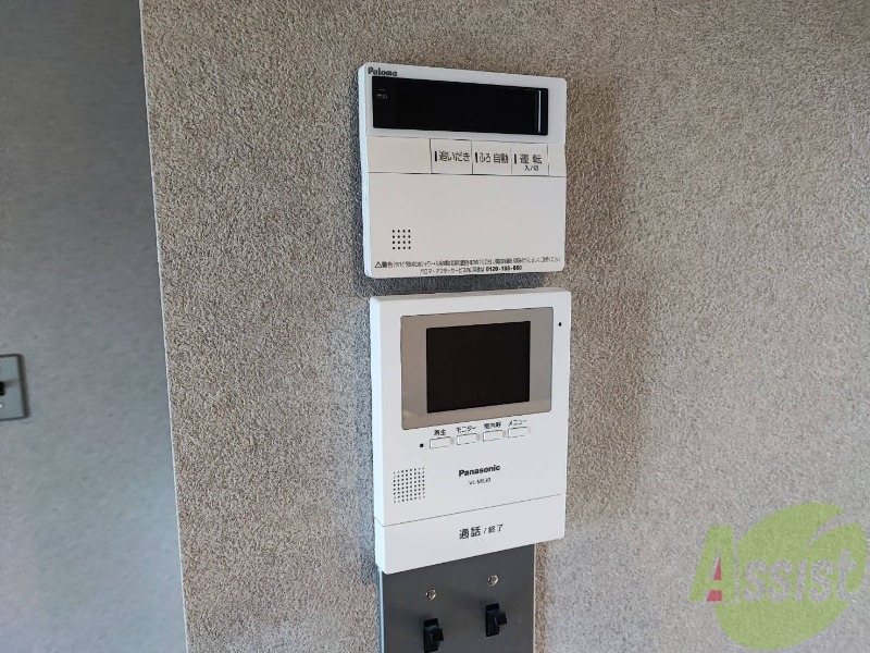 セキュリティ　モニター付きインターホンです。来客時も安心ですね。