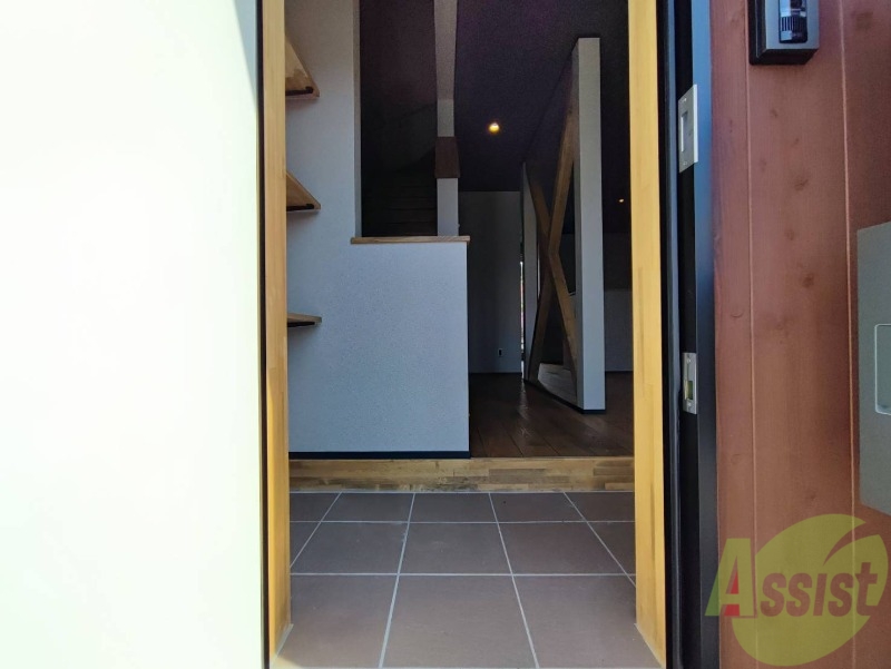 玄関　玄関の様子です。明るい印象ですね。気分もあがりそう。