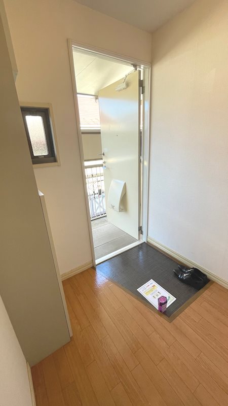 玄関　※２Fの部屋の写真です