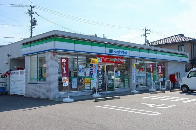 コンビニ　ファミリーマート（コンビニ）まで600m