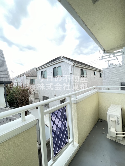 バルコニー　お天気のいい日は洗濯物も気持ちよく干せますね！