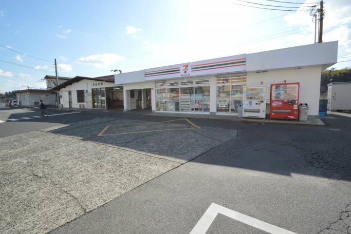 コンビニ　セブンイレブン（コンビニ）まで861m