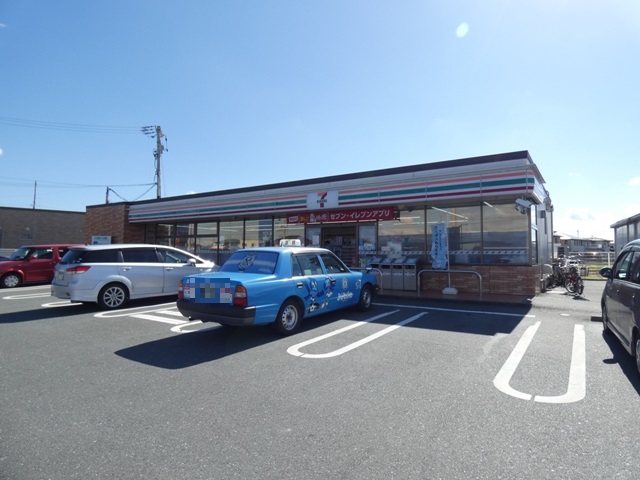 コンビニ　セブンイレブン（コンビニ）まで647m