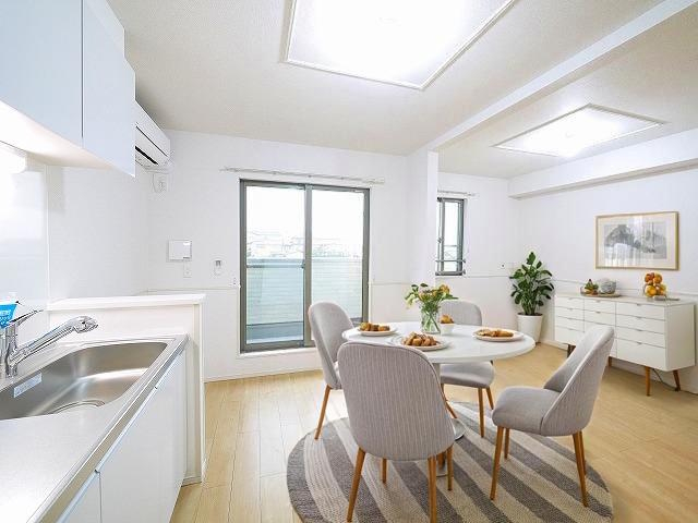 居室・リビング　CGで家具等を配置したもので家具等は含まれません。