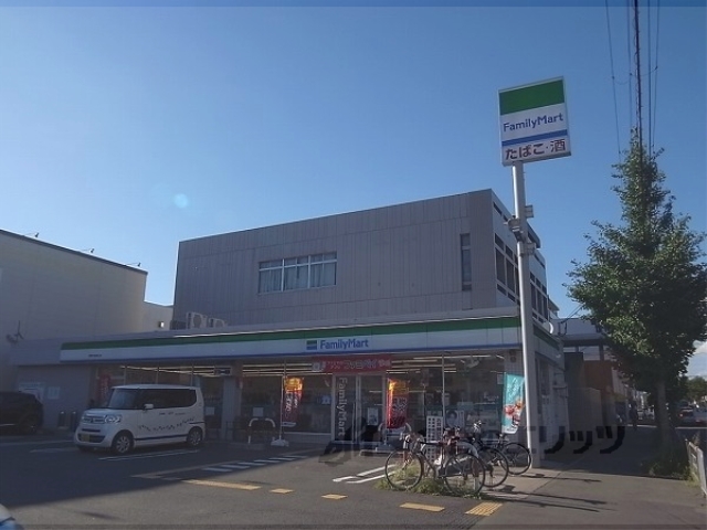 コンビニ　ファミリーマート葛野大路高辻店（コンビニ）まで210m