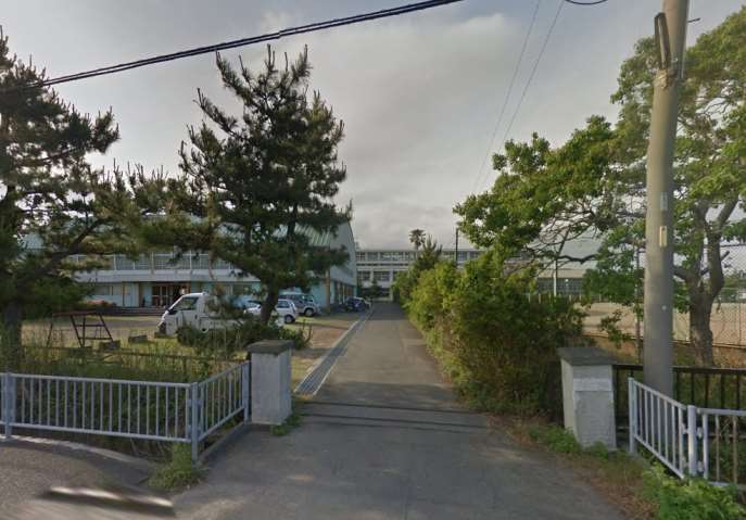 中学校　大浜中（中学校）まで594m