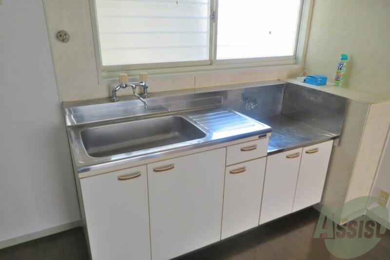 キッチン　キッチンはなかなか広さが有って良い感じです。