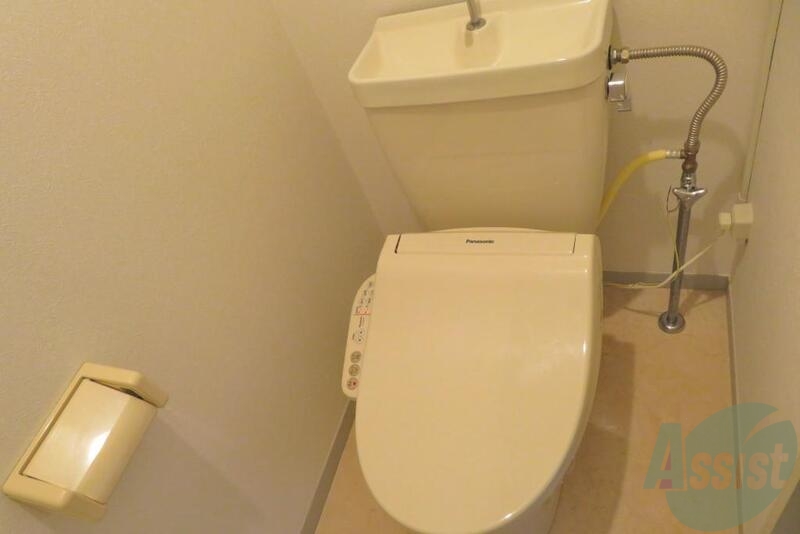 トイレ　トイレはシンプルかつオーソドックスですが清潔感があります。