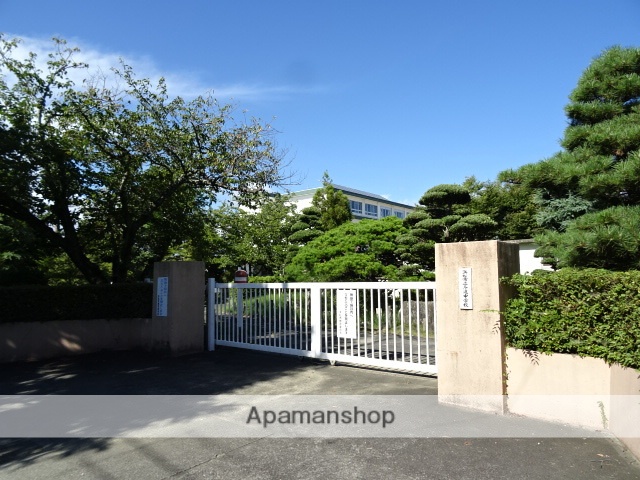 中学校　与進中学校（中学校）まで870m