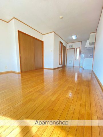 エレファントマンション11号館の居間写真