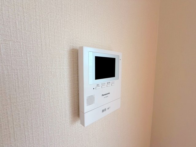 セキュリティ　TVモニターホンで来客が誰か確認してから開けて下さいね