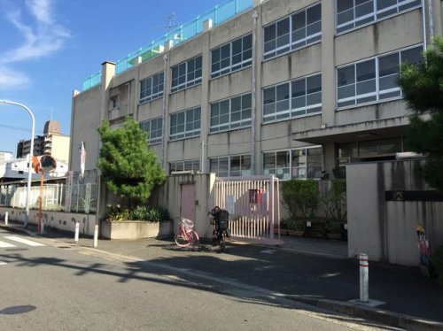小学校　東大阪市立弥刀東小学校（小学校）まで291m