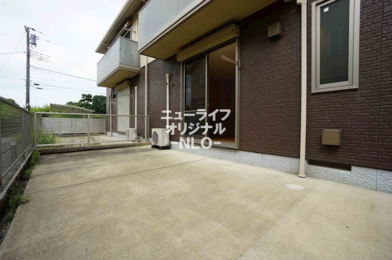 バルコニー　休日には外でのリラックスタイムも楽しめる広い専用庭付き☆
