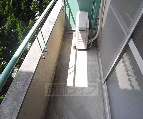 バルコニー　洗濯物はこちらへ