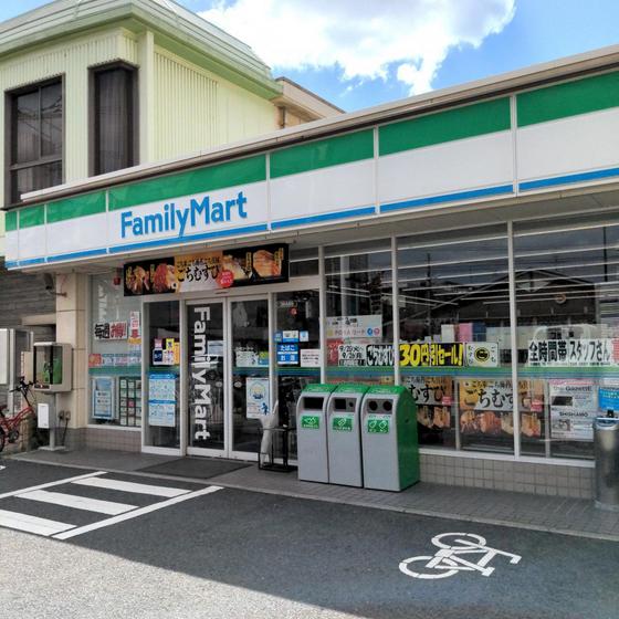 コンビニ　ファミリーマート皆実町六丁目店（コンビニ）まで217m