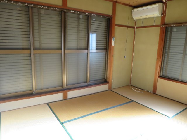 西枇 山田貸家の居間写真