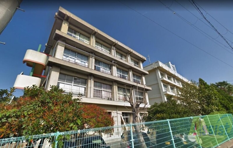 小学校　明石市立朝霧小学校（小学校）まで702m