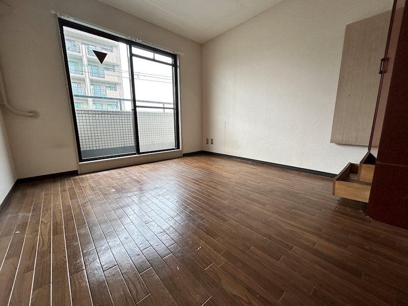 居室・リビング　同物件別部屋の写真です