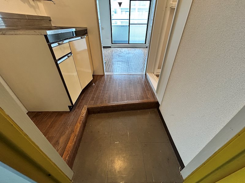 玄関　同物件別部屋の写真です