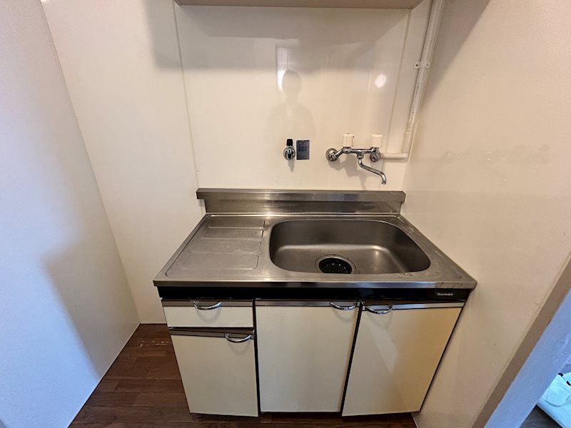 キッチン　同物件別部屋の写真です