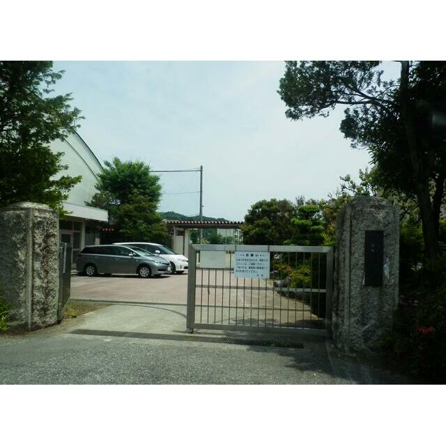 中学校　小田原市立国府津中学校（中学校）まで677m