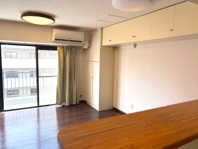 居室・リビング　こちらの居間で趣味の時間をお楽しみください