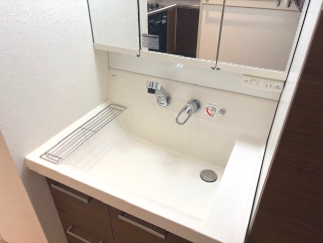 洗面設備　使いやすい独立洗面台です