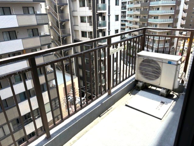 バルコニー　バルコニーからの眺めを楽しみながら食事をしませんか