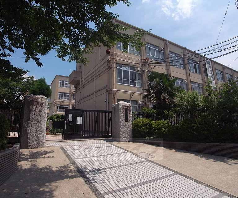 中学校　蜂ヶ岡中学校（中学校）まで500m