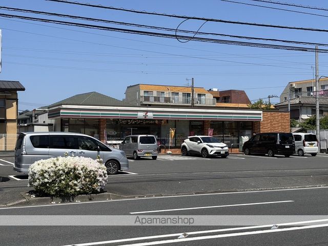 コンビニ　セブンイレブン（コンビニ）まで1065m