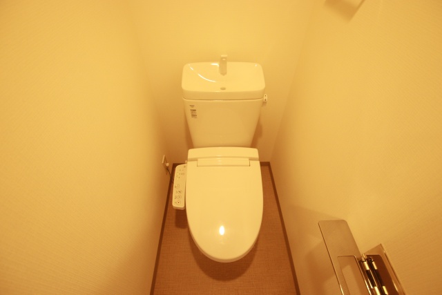 トイレ　※別室の参考写真の為、現況優先です。