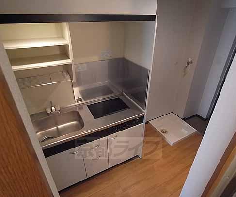 キッチン　２口のラジエントヒーターコンロ付き