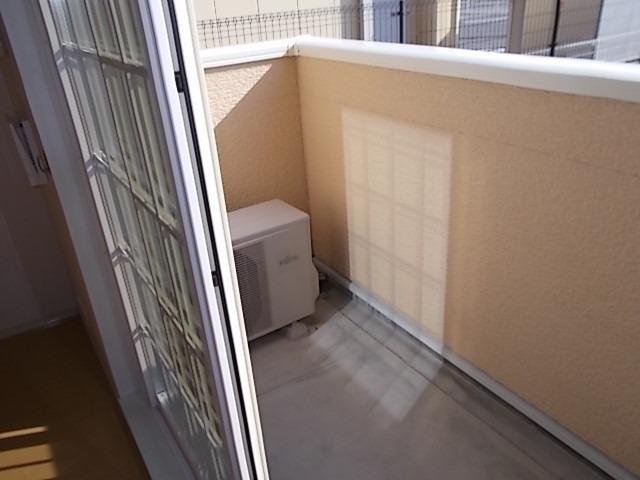 バルコニー　暖かな日差しのふりそそぐバルコニー