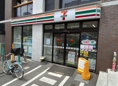 コンビニ　セブンイレブン市谷柳町店（コンビニ）まで212m
