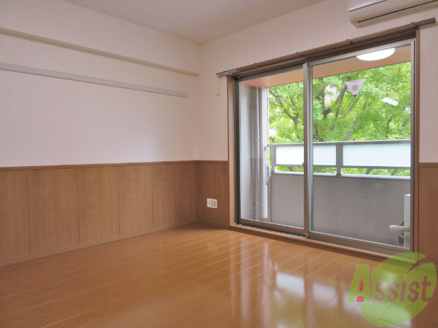 その他部屋・スペース　街路樹の緑がコントラストを生み出しております