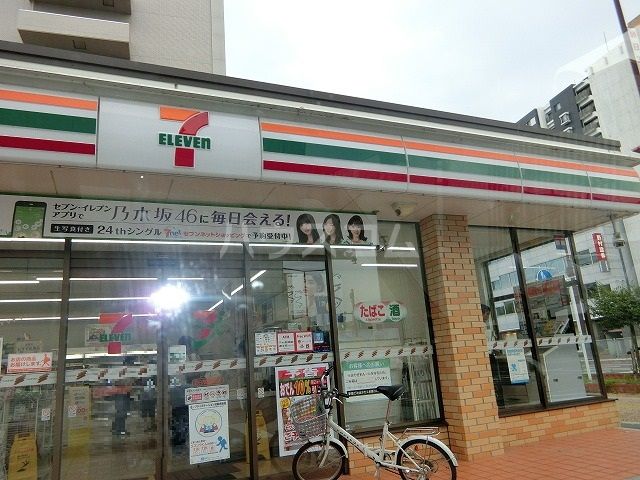 コンビニ　セブンイレブン 四日市諏訪町店（コンビニ）まで494m
