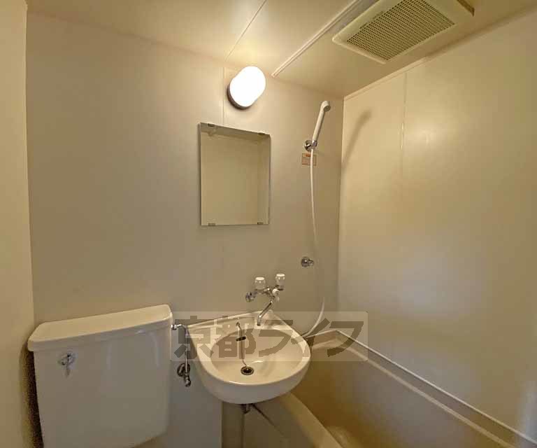 洗面設備　ユニットバスの洗面です。