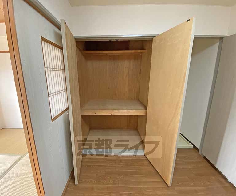 収納　奥行きのあるクローゼットです。