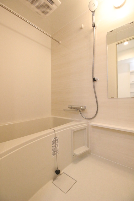 バス・シャワールーム　８０３号室モデルルーム写真※お部屋によって胃色味が異なる場合