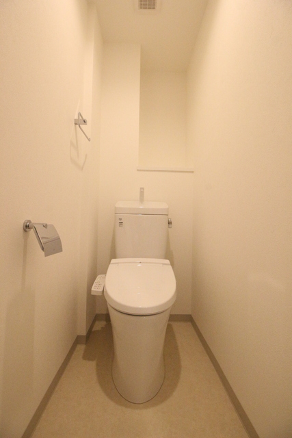 トイレ　８０３号室モデルルーム写真※お部屋によって胃色味が異なる場合