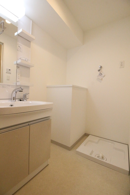 洗面設備　８０３号室モデルルーム写真※お部屋によって胃色味が異なる場合