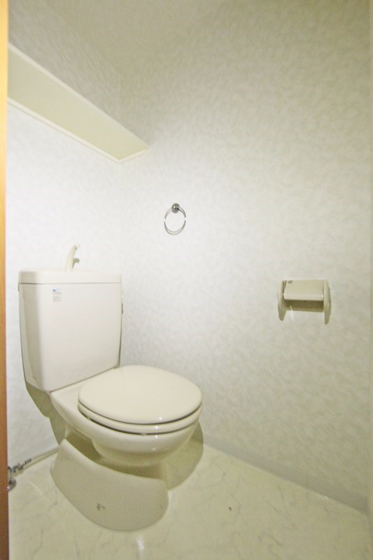 トイレ　温水洗浄便座付き