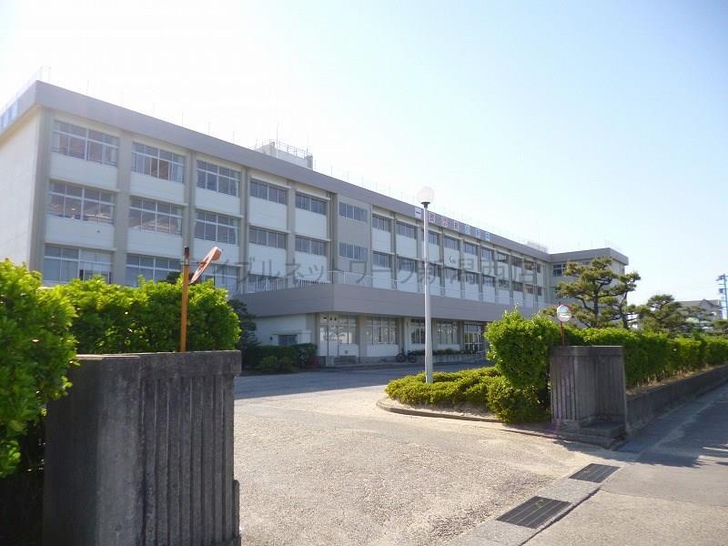 中学校　新潟市立小新中学校（中学校）まで1648m