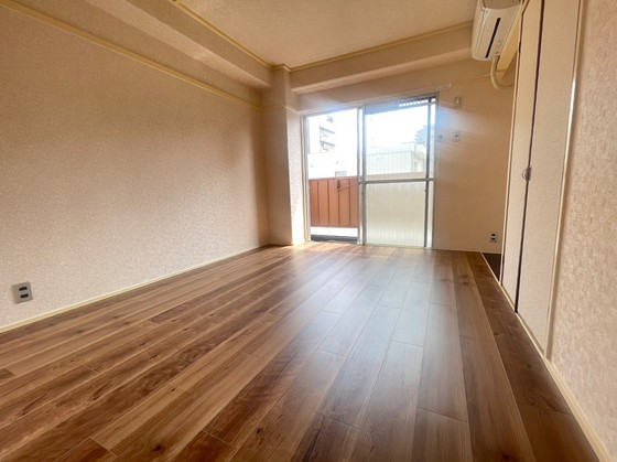 居室・リビング　※別号室の写真です