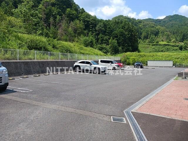 駐車場　敷地内に駐車場があります＊