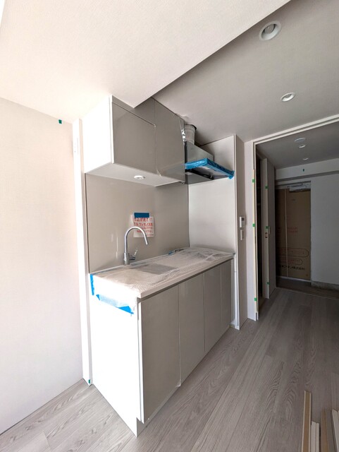 キッチン　※反転タイプ参考写真　リンナイ製のガスコンロ使用　撮影日：２