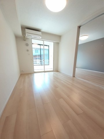 居室・リビング　こちらのリビングで趣味の時間をお楽しみください