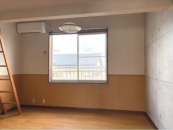 居室・リビング　ロフト付き物件です♪