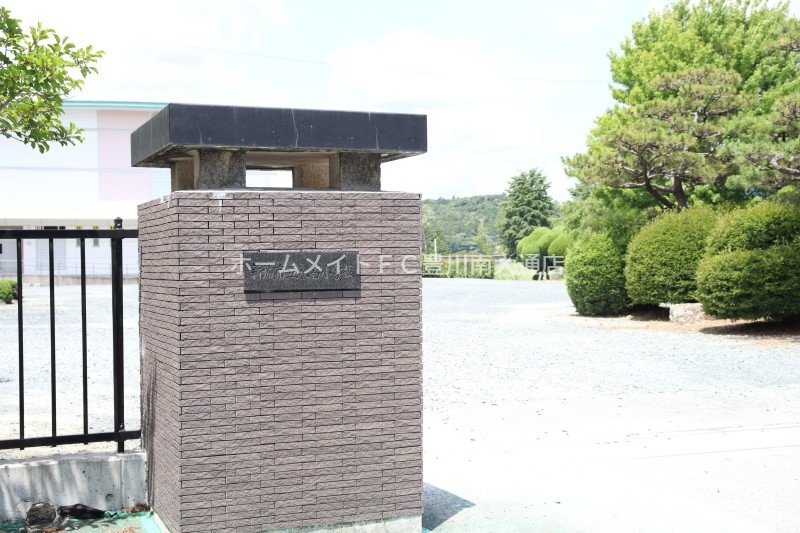 小学校　八名小学校（小学校）まで964m