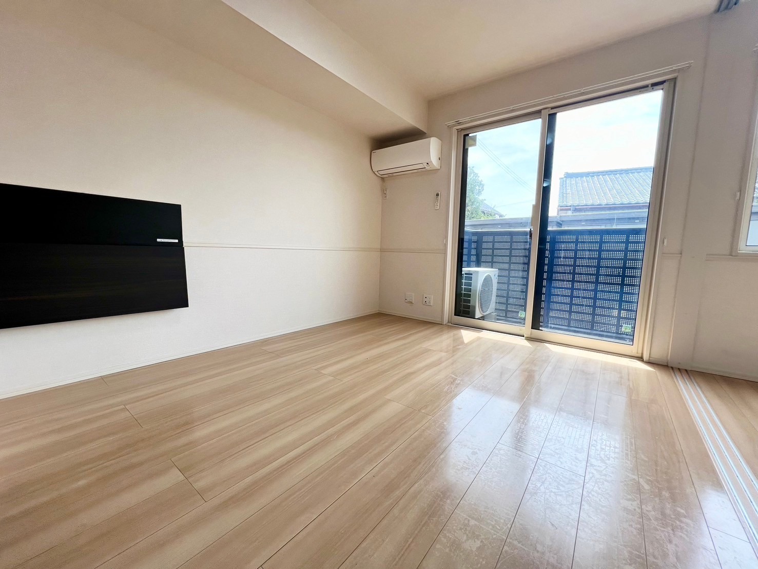 居室・リビング　※画像と反転タイプのお部屋です